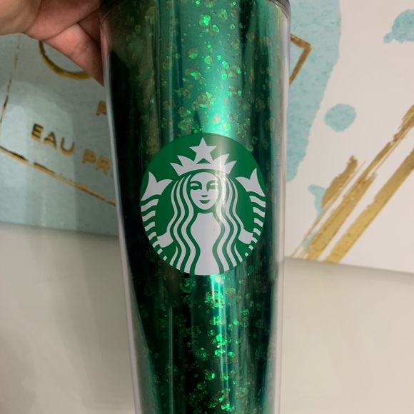 Starbucks new limited edition holiday cup - Picture 7 of 10